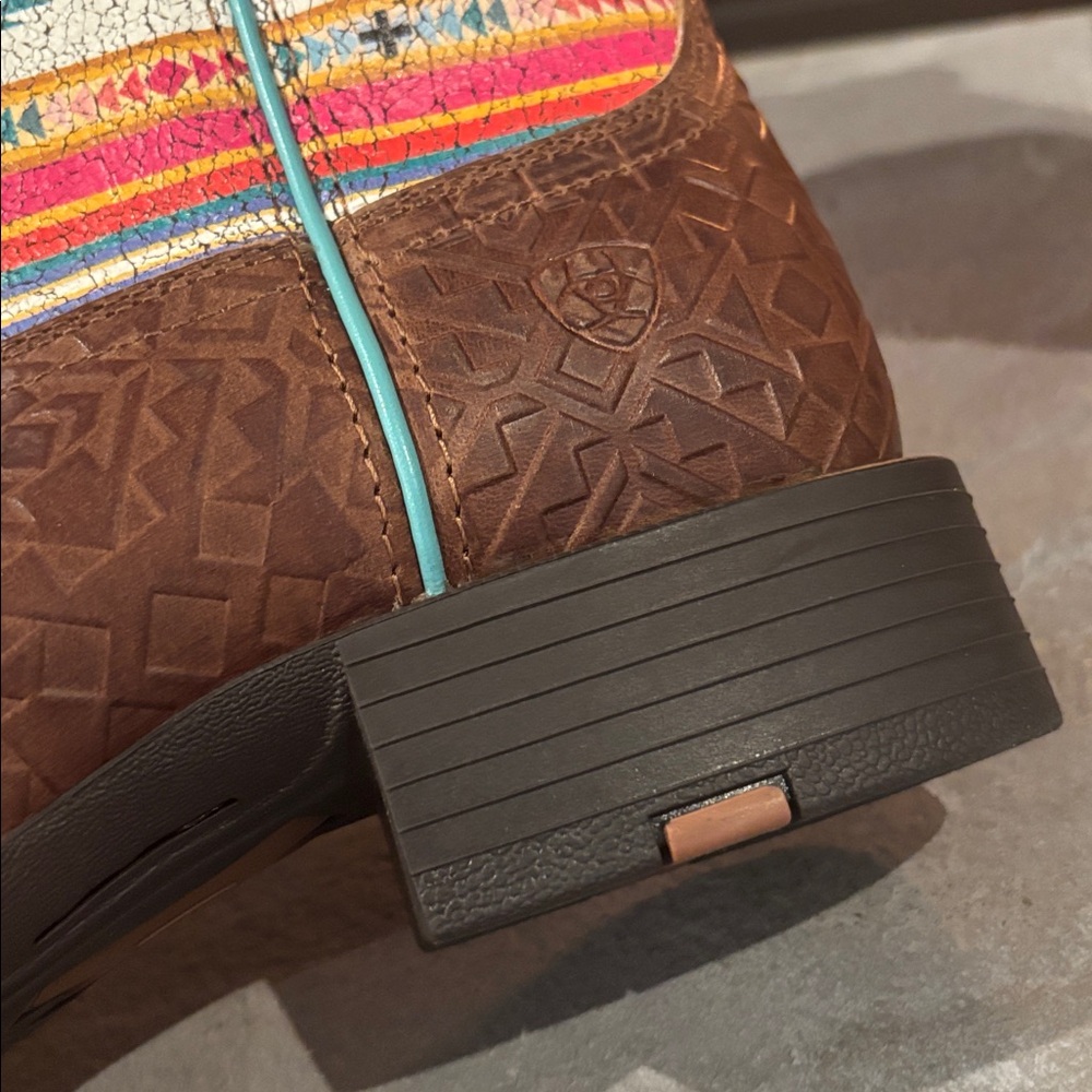 Ariat Tan Southwest Embossed Bubblegum Serape Round Up Square Toe StretchFit - Picture 9 of 14